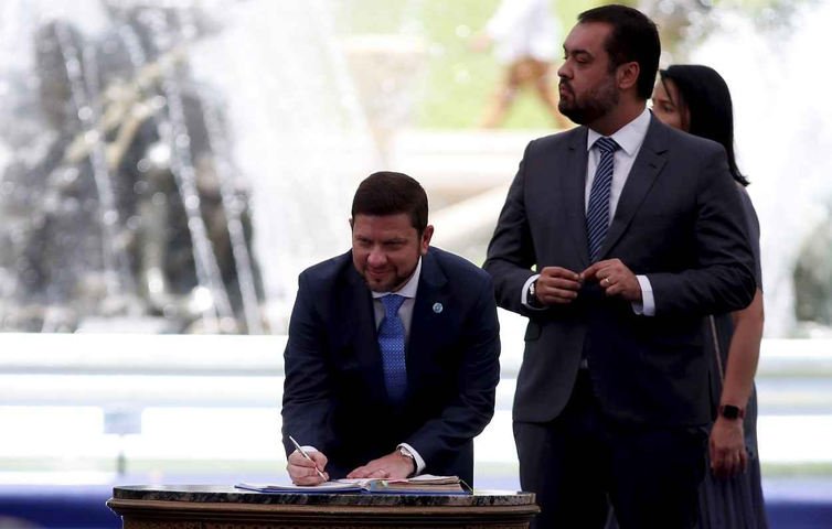 PL filia secretário 'preferido' de Castro para mandato-tampão, mas aguarda Flávio para confirmar candidatura