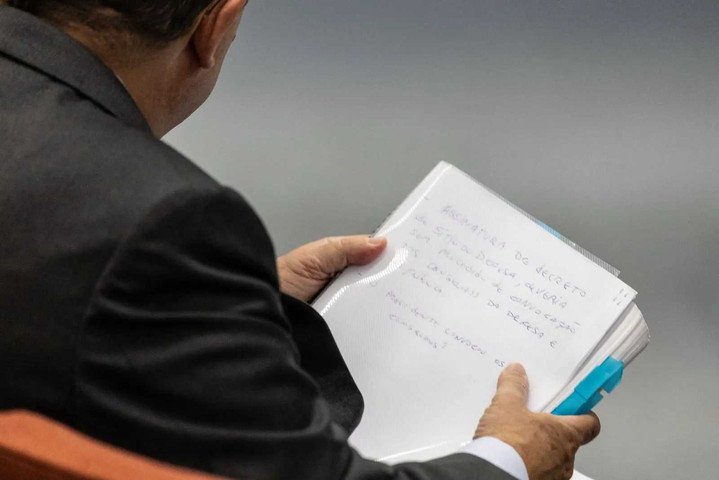 Anotação de advogado de Bolsonaro diz que ex-presidente não convocou conselhos da República e da Defesa, necessários para a decretação do estado de sítio — Foto: Brenno Carvalho/Agência O Globo