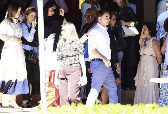Em ato sem Michelle, Flávio tenta conter desgaste com mulheres e critica fala de Paulo Figueiredo sobre eleitoras 'votarem mal'