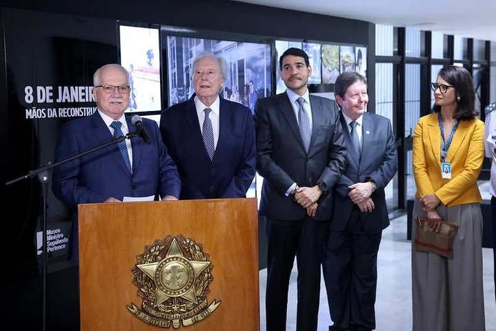 Em ato do 8/1, Fachin defende Moraes, reforça diálogo entre Poderes e diz que atos políticos não podem ameaçar a democracia