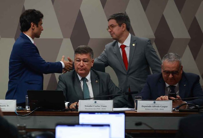 CPI do INSS analisa pedidos de prisão em sindicato ligado a irmão de Lula e convocações de Zettel e presidente do BRB