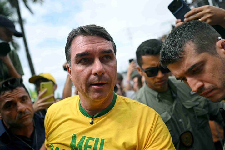 Datafolha: Flávio Bolsonaro busca unidade da direita para eventual segundo turno contra Lula, mas objetivo é distante