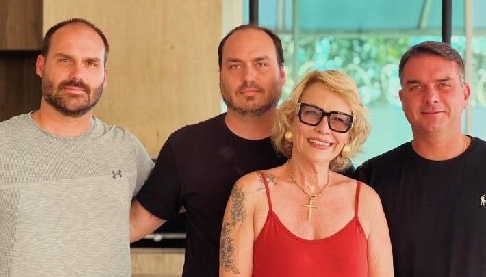 Ex de Bolsonaro apoia filhos em crise com Michelle: 'Temos um líder'