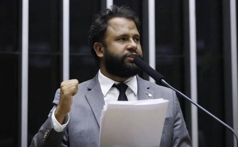 Pastor Henrique Vieira diz que criação de bancada cristã na Câmara é 'retrocesso civilizatório'