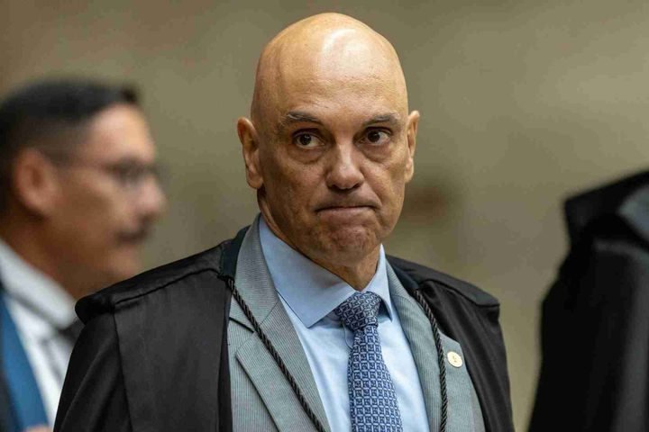 Moraes vê 'falta grave' e manda PGR opinar se posse de arma por Bolsonaro em casa é motivo para encerrar prisão domiciliar