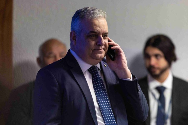 Emenda de R$ 6,2 milhões de vice de Flávio Bolsonaro sumiu em conta de prefeitura aliada, aponta TCU