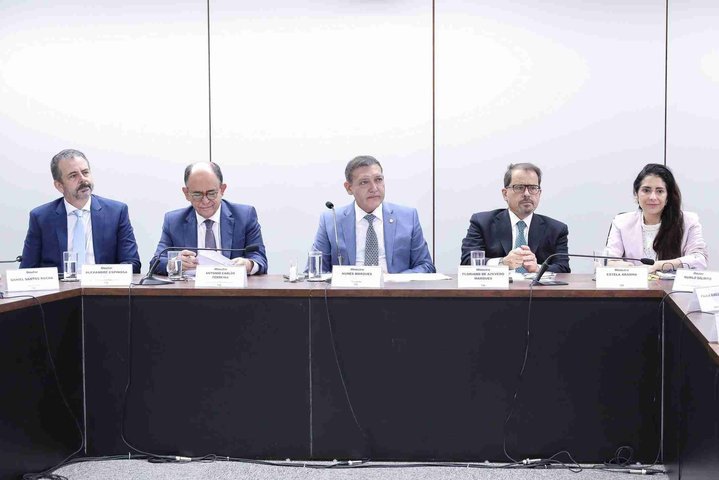 Presidente do TSE propõe 'selo' a institutos de pesquisa que mais se aproximarem dos resultados da eleição e enfrenta resistências