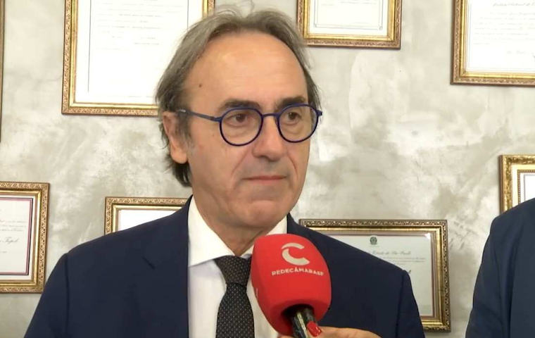 No Brasil, deputado italiano que denunciou paradeiro de Zambelli diz que ela sumiu
