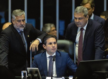 Rompimento de Motta com líder do PT amplia desgaste do governo no Congresso
