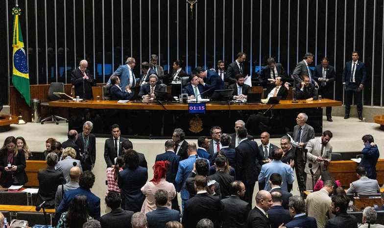 Antes da janela partidária, mudanças de sigla esvaziam o PL e engordam o Centrão