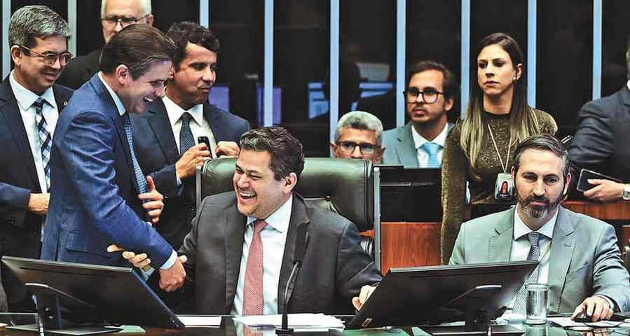 Derrubada de vetos amplia lista de atritos entre governo e Congresso que escala desde junho