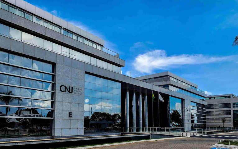 CNJ analisa pena alternativa à aposentadoria compulsória de juízes após decisão do STF, mas definição é adiada