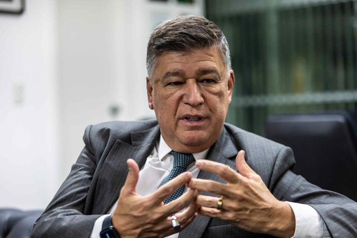 Presidente da CPI do INSS pede para visitar Bolsonaro na PF