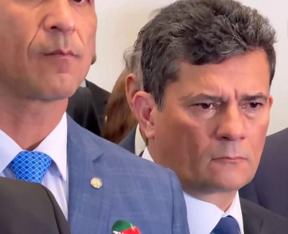 Moro defende Flávio Bolsonaro, e esquerda cobra coerência com postura na Lava-Jato