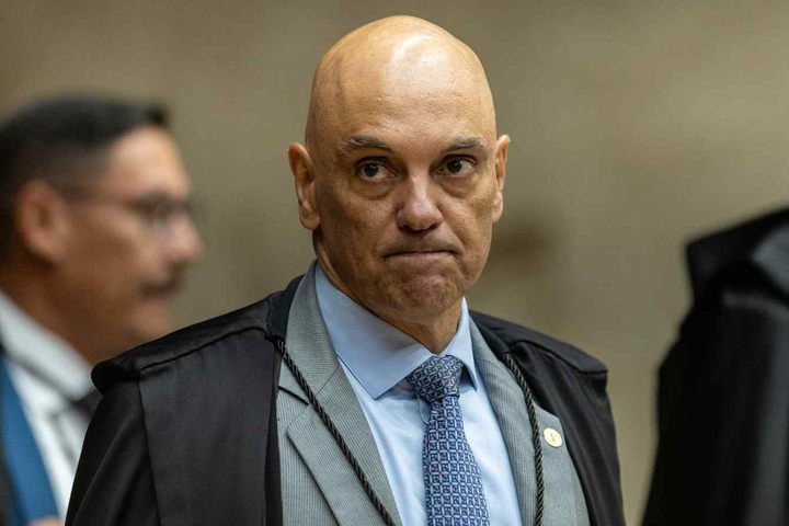 Moraes expede alvará de soltura de Bolsonaro para prisão domiciliar de 90 dias após alta hospitalar
