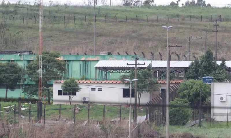 Entrada da Penitenciária Feminina do Distrito Federal 02/12/2013 — Foto: Givaldo Barbosa / Agência O Globo