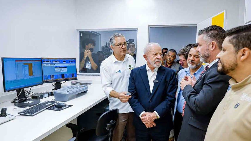 Lula diz que avaliará veto caso Senado aprove redução de pena de Bolsonaro: 'Ele tem que pagar pela tentativa de golpe'