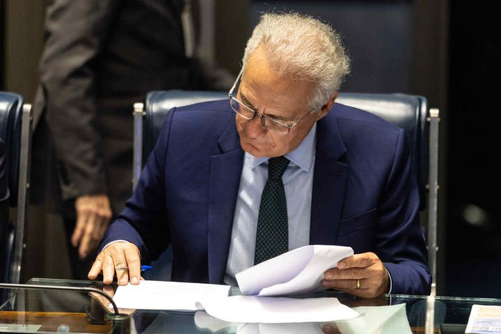 Renan diz que líder do governo no Senado pediu avanço da dosimetria para destravar projeto de benefícios fiscais