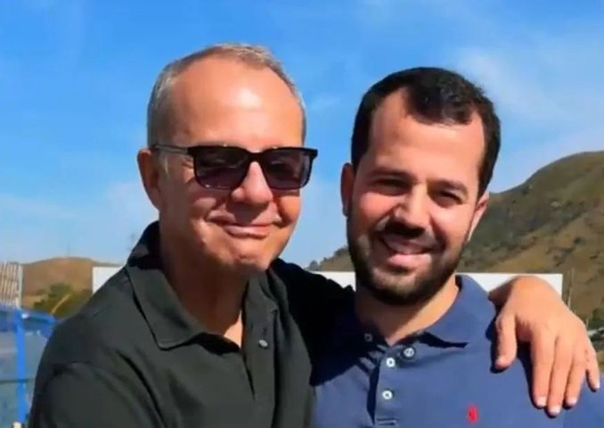 Marco Antônio ao lado do pai, Sérgio Cabral — Foto: Reprodução / Instagram