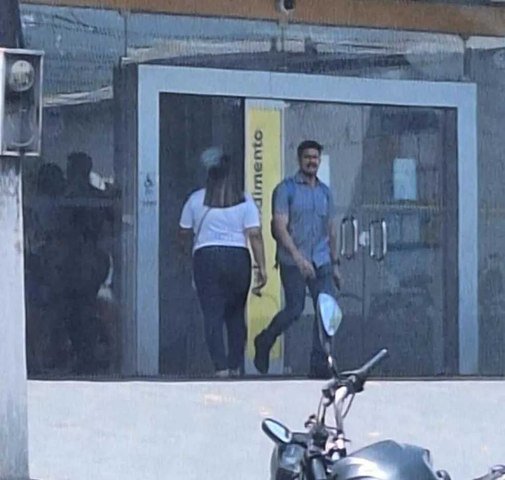 Breno Chaves Pinto foi flagrado deixando agência de banco — Foto: Reprodução