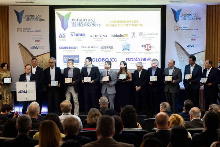 Associação Nacional de Jornais premia Instituto Palavra Aberta e homenageia O GLOBO e outros jornais centenários