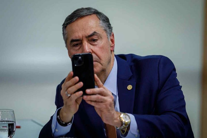 Reunião no Palácio do Planalto sobre a crise climática no Brasil - Presidente do STF, Ministro Barroso — Foto: Brenno Carvalho / Agência O Globo