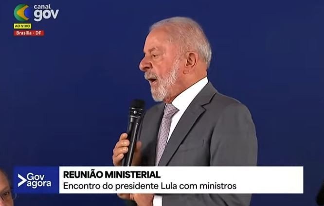 Lula diz a ministros que seus partidos vão 'ter que definir de que lado' estarão em 2026