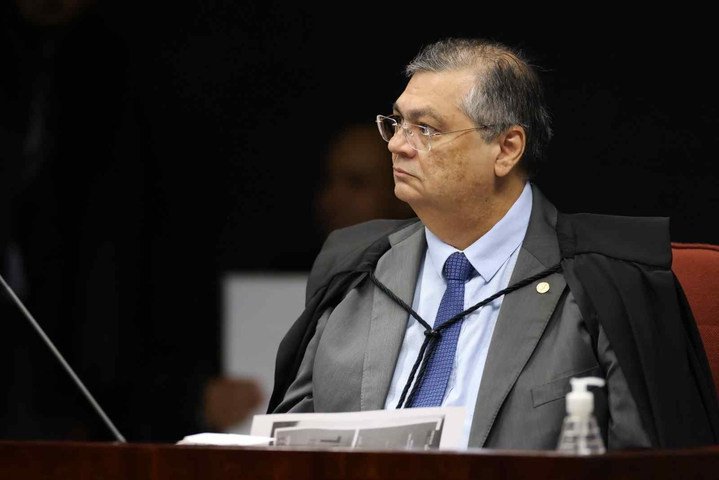 Dino ameaça multar Podemos e Solidariedade em R$ 100 mil por falta de resposta em relação a emendas